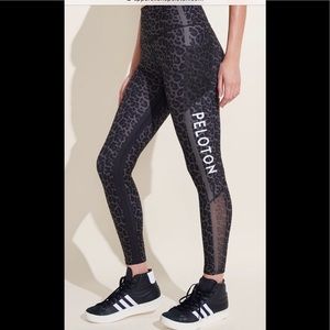 Peloton With Cheetah Napa leggings size M green